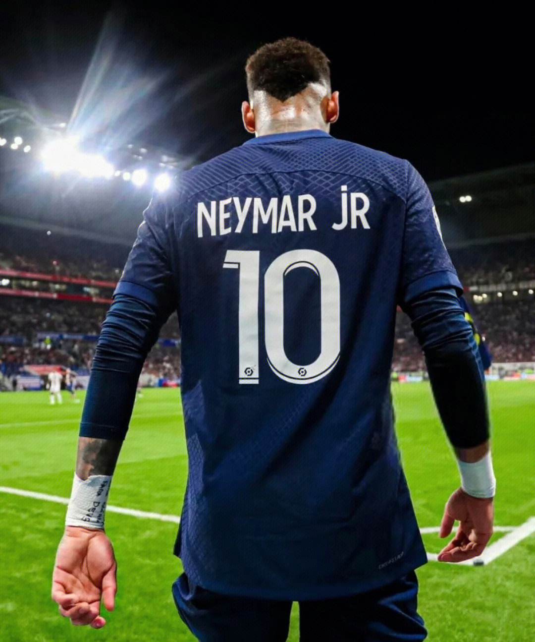 爱游戏下载-关于内马尔在曼联比赛中最后时刻胜出，比赛局势复杂引发热议！的信息